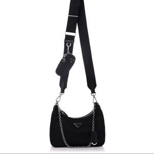 Prada re edition 2005 bag
